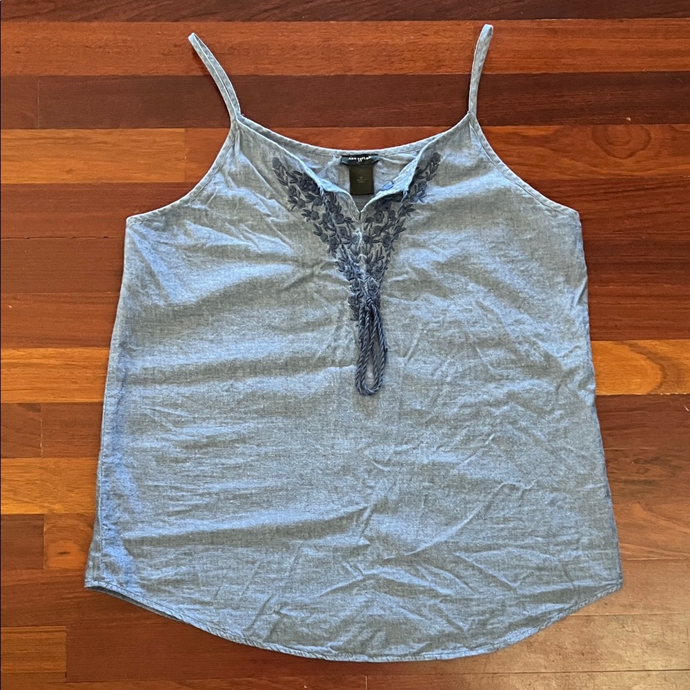 Womens Medium Ann Taylor Cotton Blue embroidered Sleeveless top
